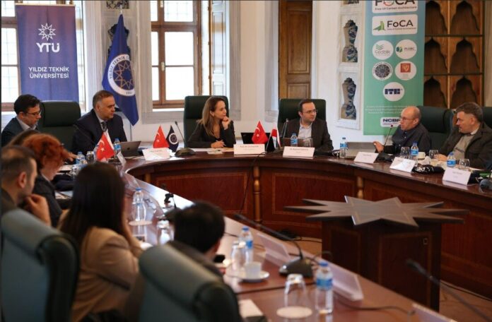 1763115601_FoCA_G__rsel