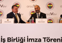 arsaVev ile Fenerbahçe Kadın Futbol Takımı Arasındaki Sponsorluk Anlaşmasının İmza Töreni Düzenlendi