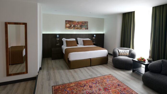 1765450901_grand_suite_room_min