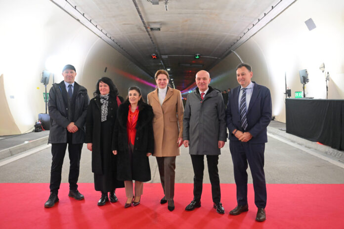 2 cev avtocestni predor Karavanke