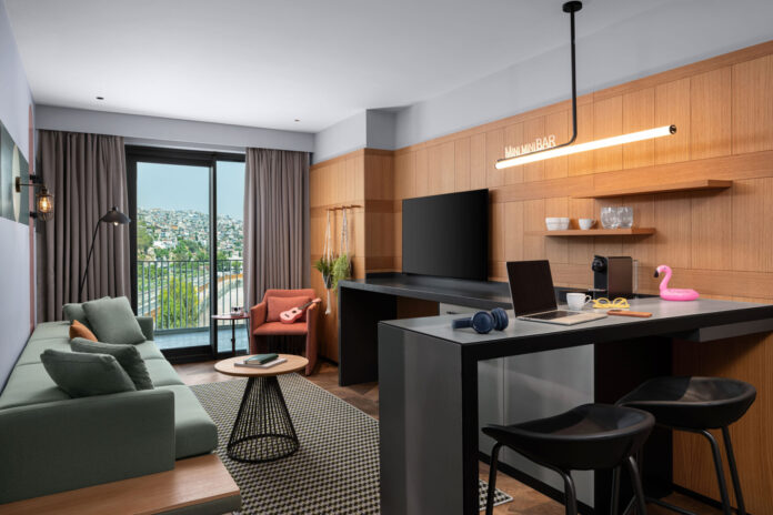 1788854411_adbxt_SUIT_living_room2
